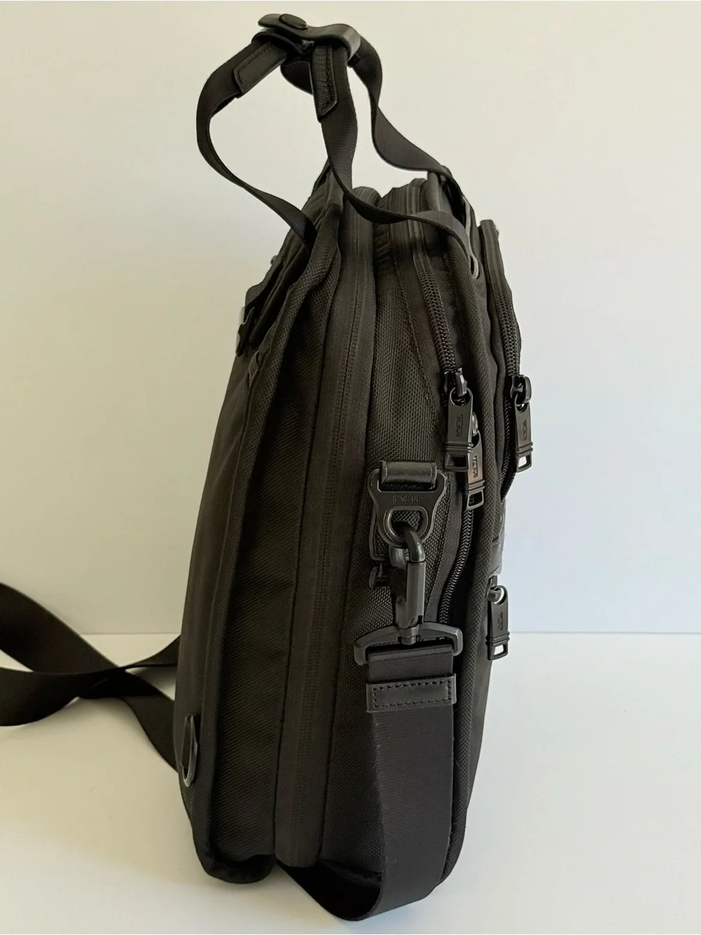 TUMI Alpha 3 Expandable Organizer Travel Tote Briefcase Bag Black Crossbody Mint